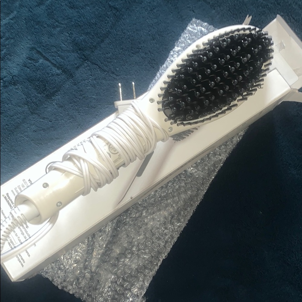 Viviparous straightening hair brush